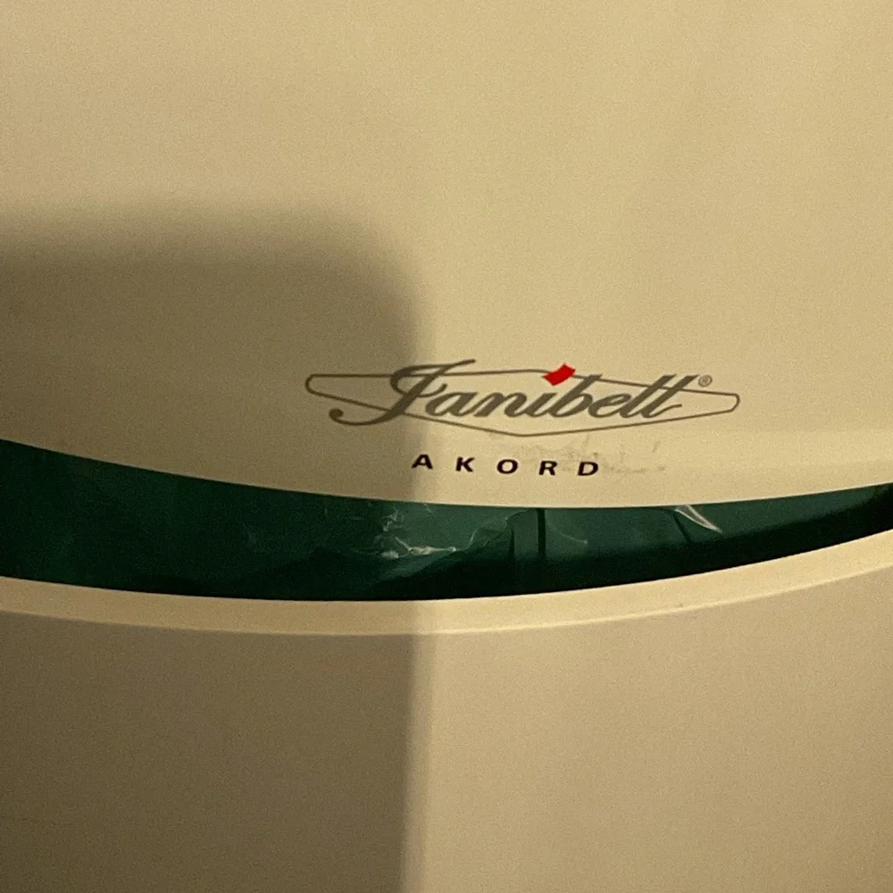 Janibell akord diaper pail.